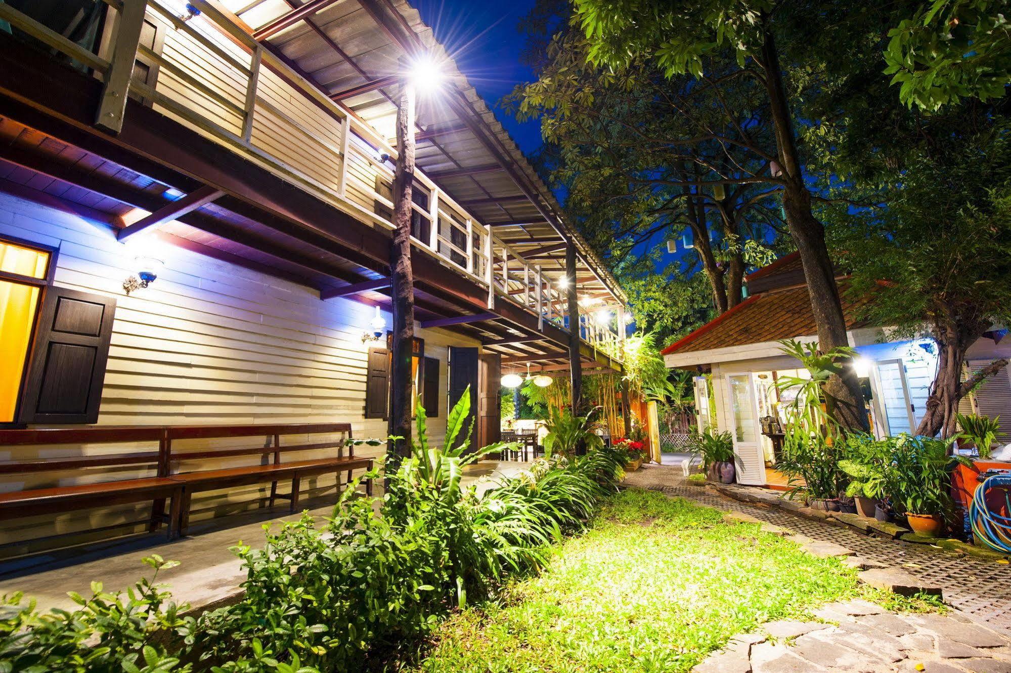 Smile House Boutique Hotel Chiang Mai Exterior photo
